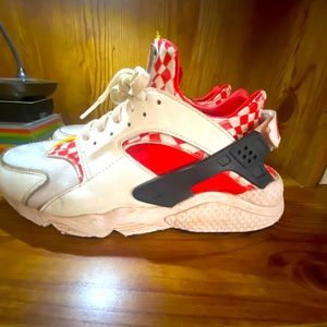 Air Huaraches by Nike Liverpool F.C.